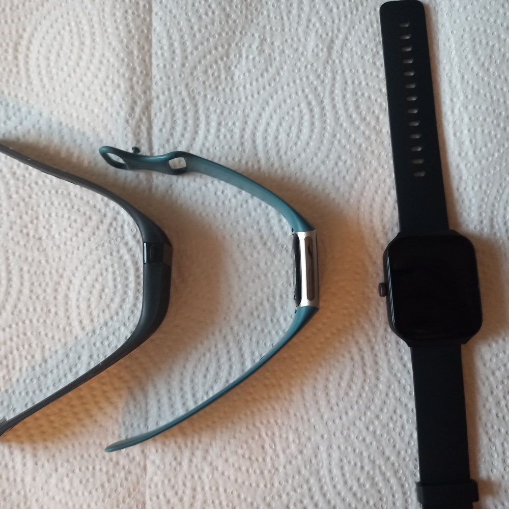 Black and Teal Smartwatch Set
